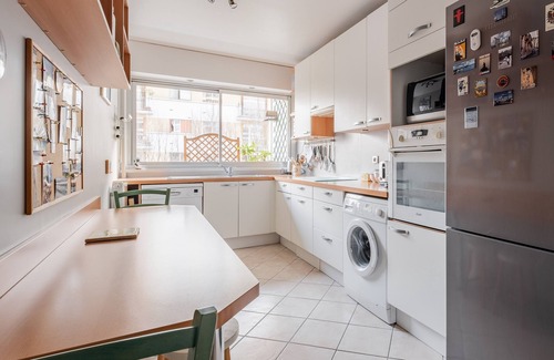 Quartier de Javel Apartment | Discover Parkside Grace: Family-Friendly Retreat with Spa