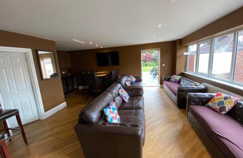 Pollington House | Discover Parkside Guest House: 4-Star Comfort & Amenities