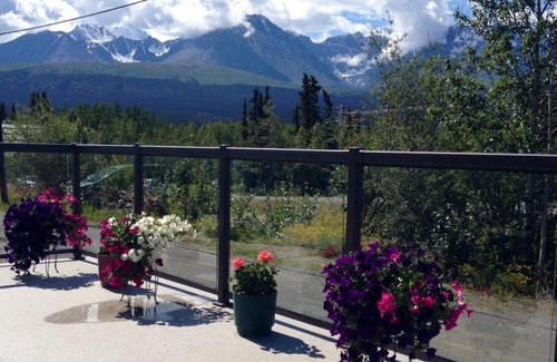 Haines Junction Hotel | Parkside Inn: 4-Star Stay with Family-Friendly Amenities