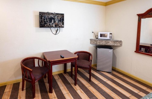 South Wrigley Hotel | Parkside Inn: Wheelchair Accessible and Guest Rated 7/10