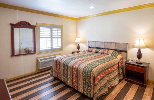 South Wrigley Hotel | Parkside Inn: Wheelchair Accessible and Guest Rated 7/10