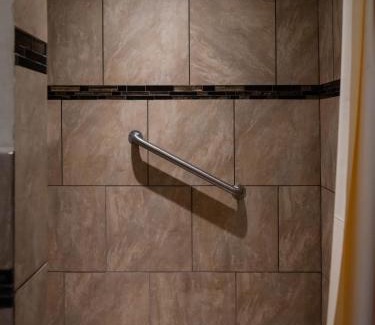 South Wrigley Hotel | Parkside Inn: Wheelchair Accessible and Guest Rated 7/10
