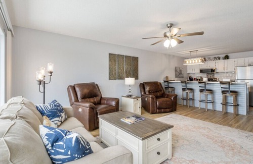 Osage Beach Condo | Waterfront Condo with Pool Views - Rated 9/10 by Guests