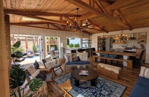Barton Heights House | Experience Parkside Glass Treehouse with Pool & Hiking Trails