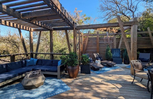 Barton Heights House | Experience Parkside Glass Treehouse with Pool & Hiking Trails