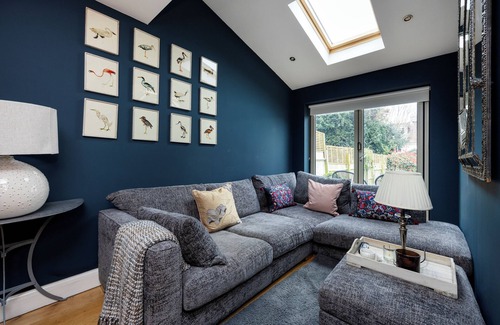 Mortlake House | Parkside Purity: Family-Friendly Retreat with Spa Access