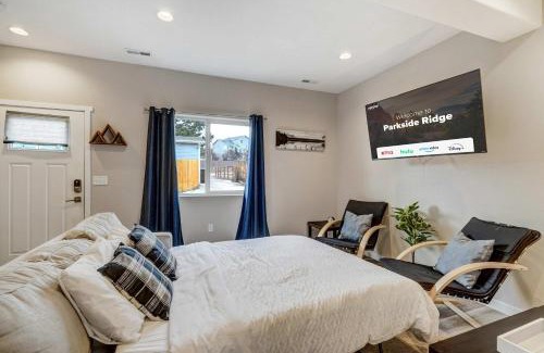 Monument House | Parkside Ridge Cozy Escape w Hot Tub & Views