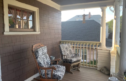 Mount Pleasant Apartment | Spacious ParkView Apt: 3 Bedrooms with Porch Views