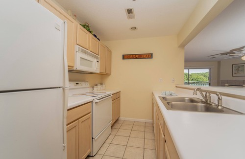 Osage Beach Condo | Experience Stellar State Park View with Pool & Lake Access