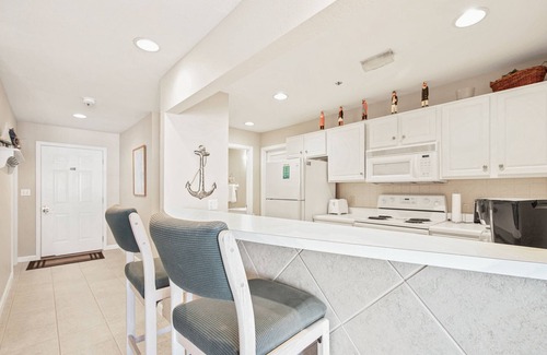 Osage Beach Condo | Inviting Parkview Bay Condo with Pool & Lake Views