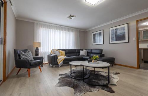 Dubbo House | Parkview - Family-Friendly Pool with Ultimate Entertainment