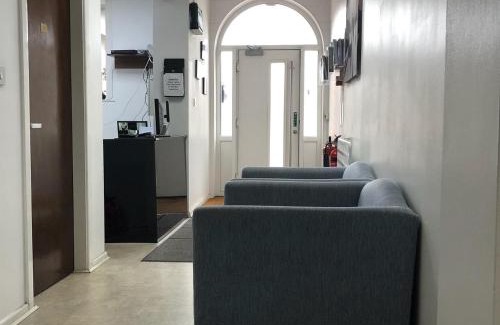Cheetham Hill Hotel | Family-Friendly Parkview Residence for Memorable Stays