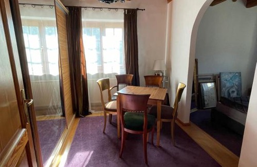 Viranyos Apartment | Pet-Friendly Parkview Villa Apartment for Your Getaway