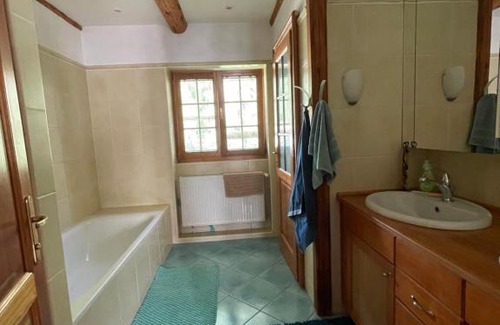 Viranyos Apartment | Pet-Friendly Parkview Villa Apartment for Your Getaway