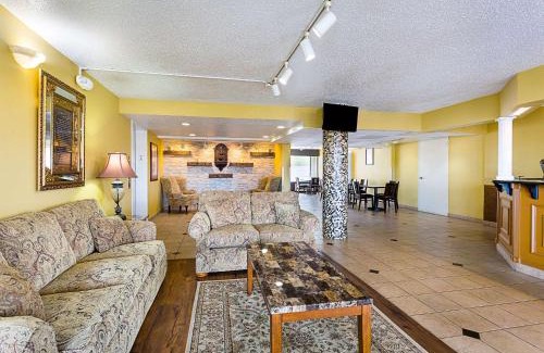 New Castle Hotel | Budget-Friendly Parkway Inn of Birmingham with Kitchen Amenities