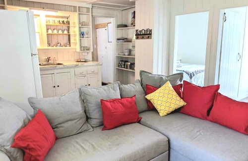 Pointe-du-Chene Cottage | Family-Friendly Getaway at Parlee Beach Cottage