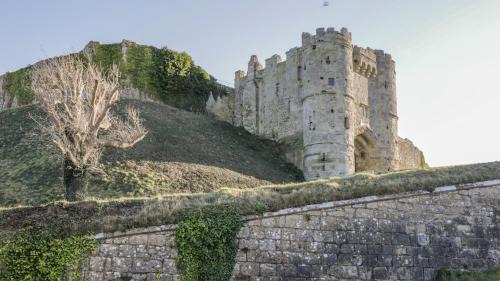 Newport House | Kid-Friendly Retreat at Parlour Cottage - 4-Star Comfort