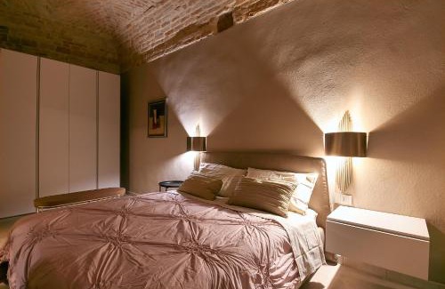 Parma City Centre Apartment | Elegant Parma Centro House: Family-Friendly Comfort Awaits