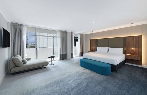 Perth Central Business District Hotel | Discover Parmelia Hilton Perth: 5-Star Getaway with Spa