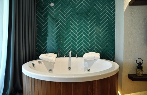 Erdek Hotel | Experience Parmos Otel: Eco-Friendly Ocean View Retreat