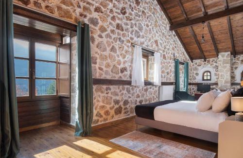 Amfikleia-Elateia Ski Chalet | Discover Parnassus Woodstone Chalet: Family-Friendly Retreat