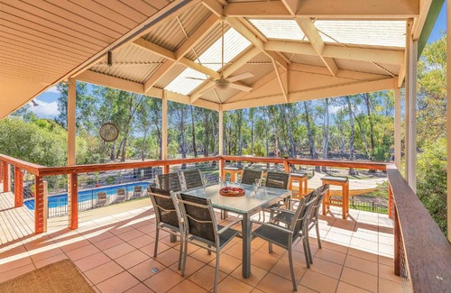 Wharparilla House | Paro's Landing - Riverfront Holiday Home Echuca