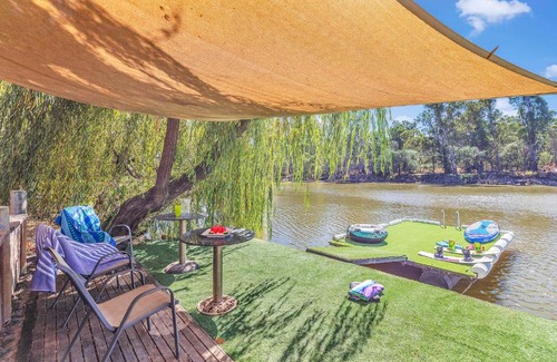 Wharparilla House | Paro's Landing - Riverfront Holiday Home Echuca
