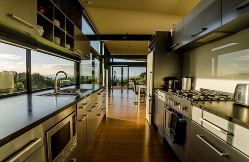 Russell Villa | Discover Paroa Retreat - Oceanfront Bliss with Spa & Pool