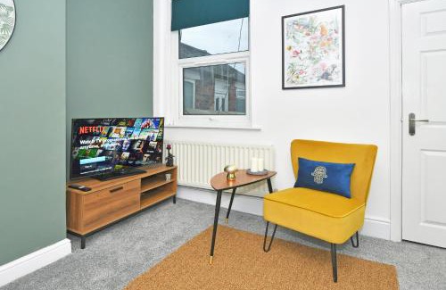 Stoke-on-Trent Apartment | Modern Pet-Friendly Retreat in Stoke with Pool Access!