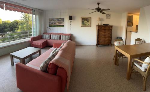 L'Albufereta Apartment | Parque La Chicharra: Oceanfront Retreat Near Alicante