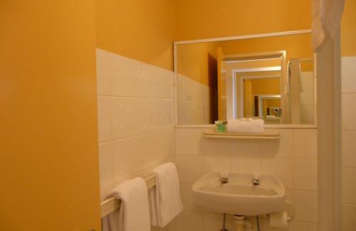 Parramatta Hotel | Comfortable Parramatta City Motel with Pool & Breakfast
