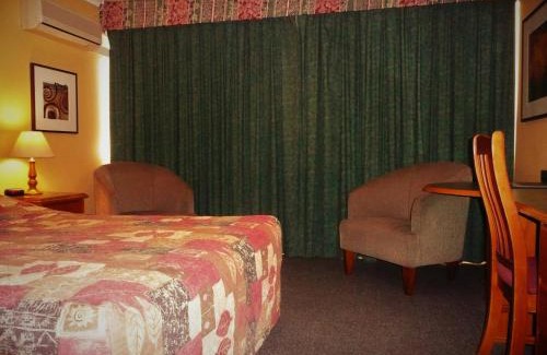 Parramatta Hotel | Comfortable Parramatta City Motel with Pool & Breakfast