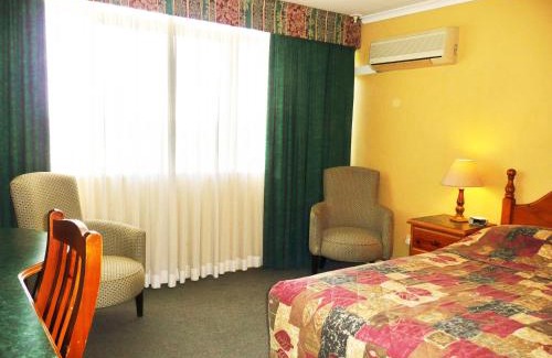 Parramatta Hotel | Comfortable Parramatta City Motel with Pool & Breakfast