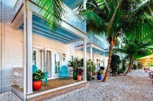 Key West Resort | Discover Parrot Key Hotel & Villas: Oceanfront Retreat Awaits