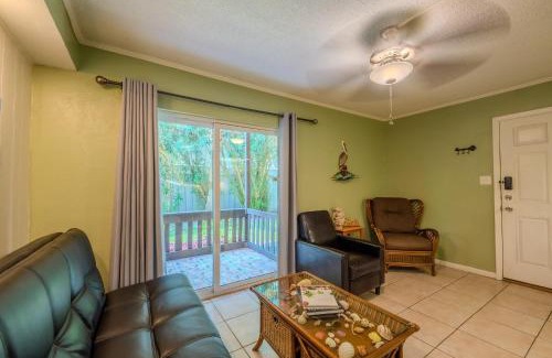 South Padre Island Apartment | Colorful 1BR Oasis with Ocean View Near the Beach