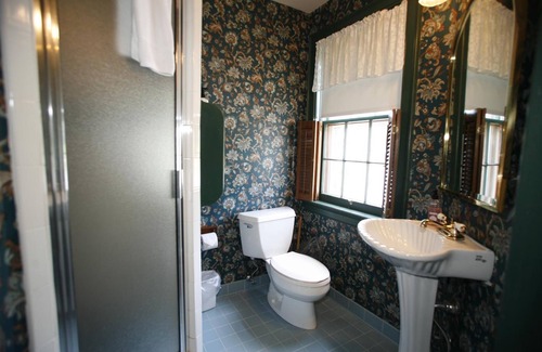 St. Michaels Bed & Breakfast | Discover Parsonage Inn: Top-Rated Stay with Pool & Spa