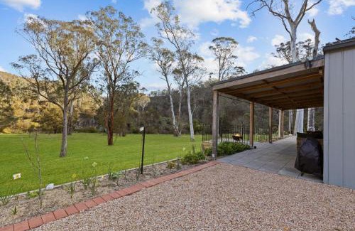 Dargo House | Pet-Friendly Getaway at Parsons Flat River Barn, 10/10 Rated