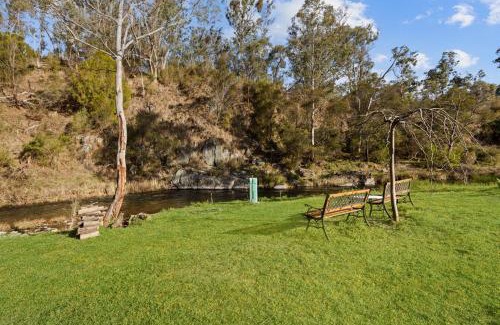 Dargo House | Pet-Friendly Getaway at Parsons Flat River Barn, 10/10 Rated