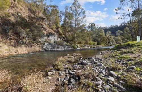 Dargo House | Pet-Friendly Getaway at Parsons Flat River Barn, 10/10 Rated