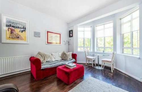 Parsons Green and Walham Apartment | Child-Friendly Parsons Green Flat for Memorable Stays