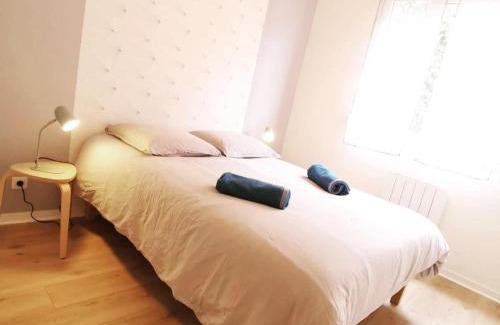 Part Dieu - Bir Hakeim Apartment | Relaxing 2-Room Retreat in Part-Dieu with Child-Friendly Space