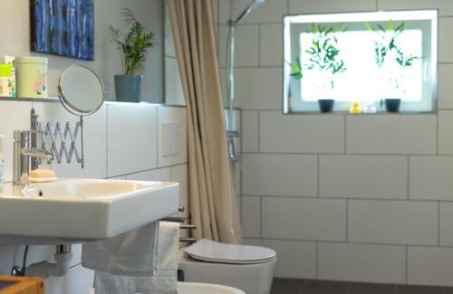 Linkenheim-Hochstetten Apartment | Accessible Parterre Lounge with Terrace Near Karlsruhe
