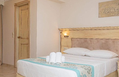 Olymbiaki Akti Hotel | Artistic Escape at Parthenon Art Hotel with Family Amenities