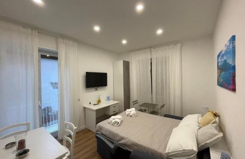 Bomerano Apartment | Tranquil Parthenope Art Apartment with Family-Friendly Amenities