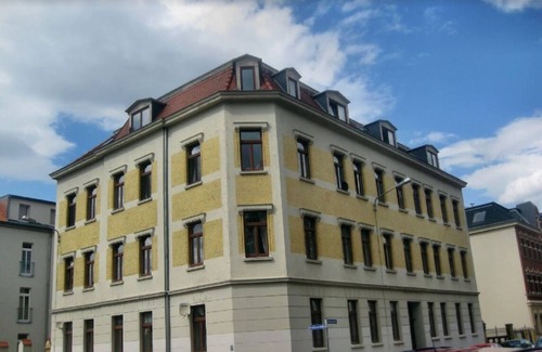 Altlindenau Apartment | Cozy Wilhelminian Style Retreat Near City with Spa & Breakfast