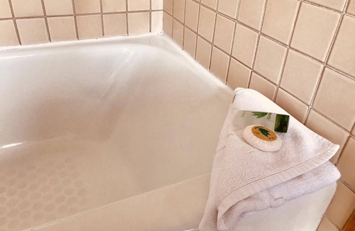 Pacific Grove Hotel | Stunning Partial Ocean View with King Bedroom & Kitchen