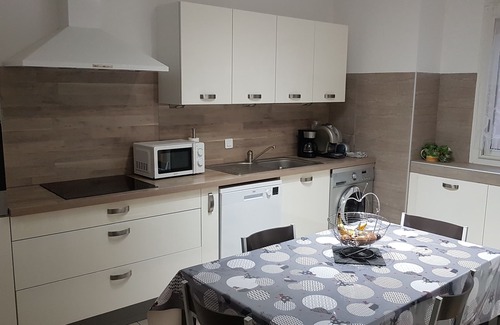 8th Arrondissement House | Relax at Particulier Maison Plage Calanque - Family Friendly Stay