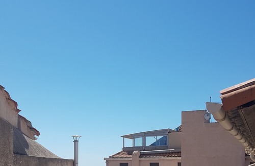 8th Arrondissement House | Relax at Particulier Maison Plage Calanque - Family Friendly Stay