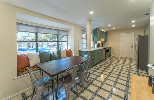 Barton Hills House | Party Pad! Sleeps 18, Arcade, Turf Sport Court, Stock Tank Pool, Heart of ATX!