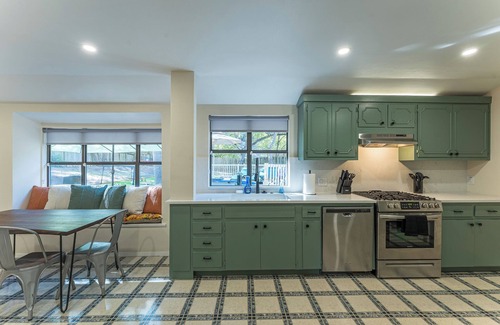 Barton Hills House | Party Pad! Sleeps 18, Arcade, Turf Sport Court, Stock Tank Pool, Heart of ATX!
